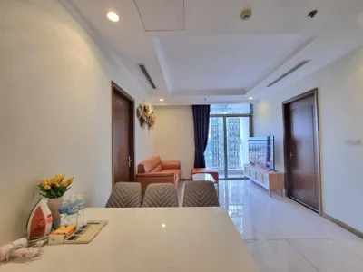 Three-Bedroom Apartment with Balcony — Vinhomes Signature Apartment Ho Chi Minh